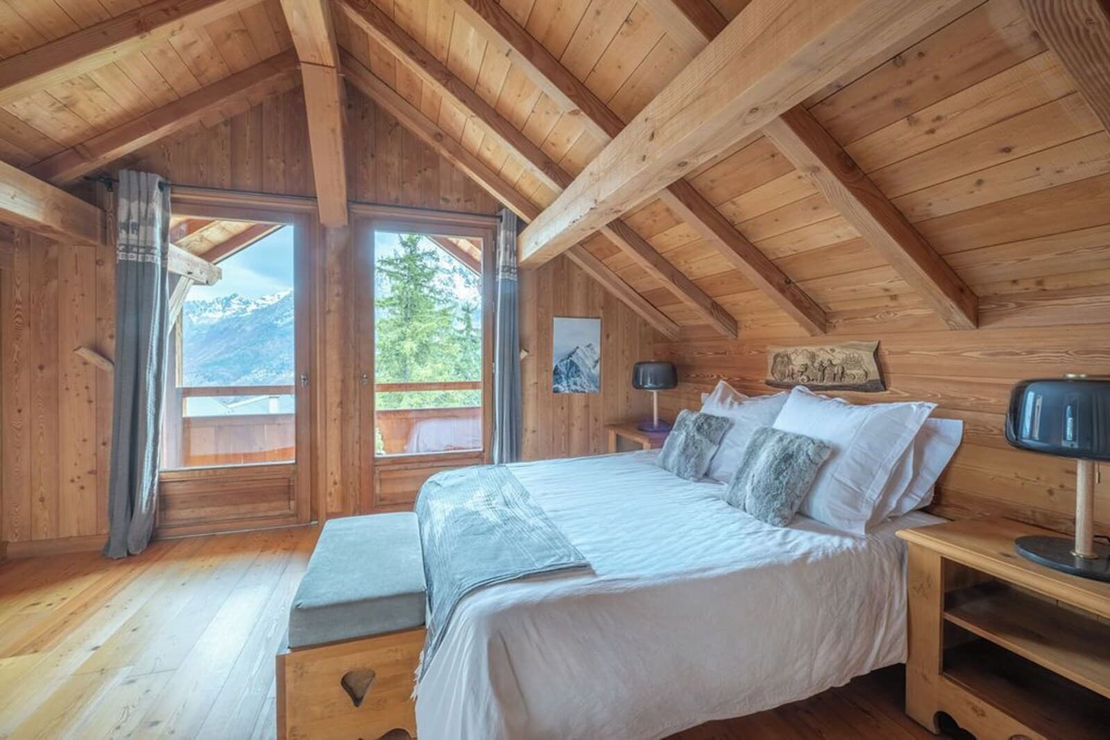 Bedroom · valley window