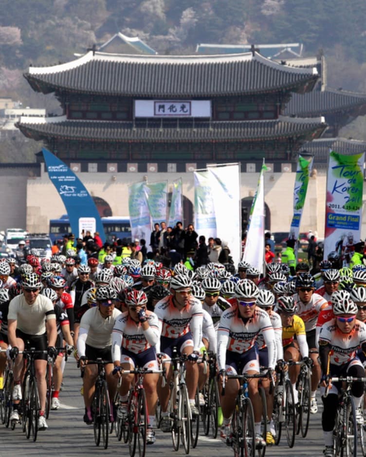 Cyclists racing in front of Gwanghwamun Gate in Seoul